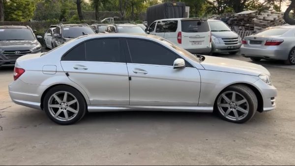 Mercedes Benz C200 2013 - Disponible para reservar - Imagen 7